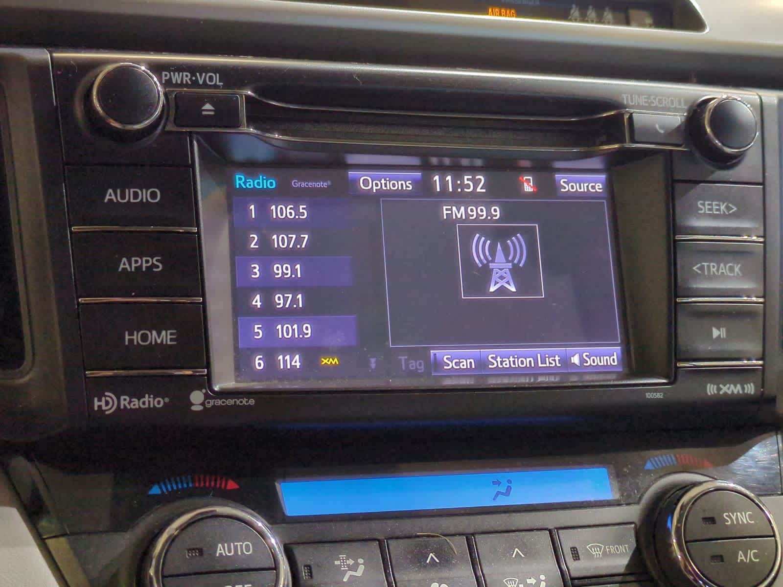 Thumbnail: 2017 Toyota RAV4 - 31