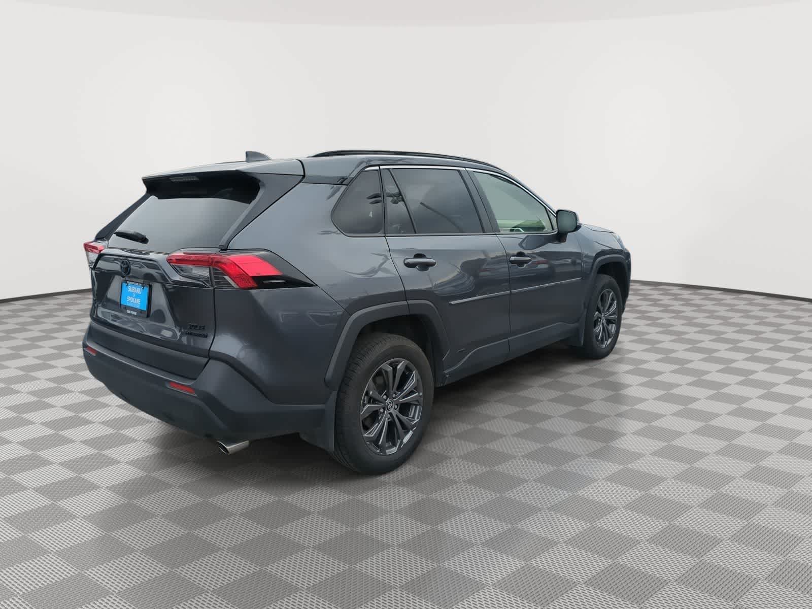 Thumbnail: 2022 Toyota RAV4 - 8