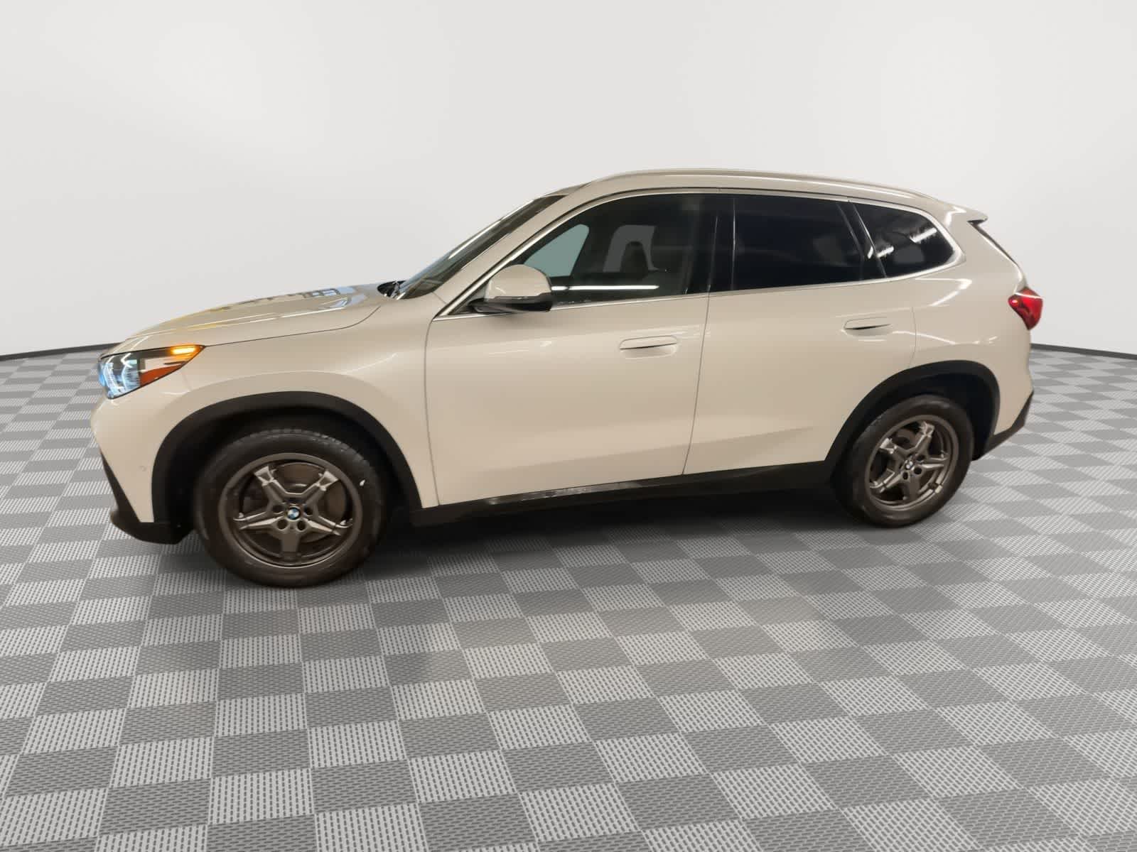 Thumbnail: 2023 BMW X1 - 4