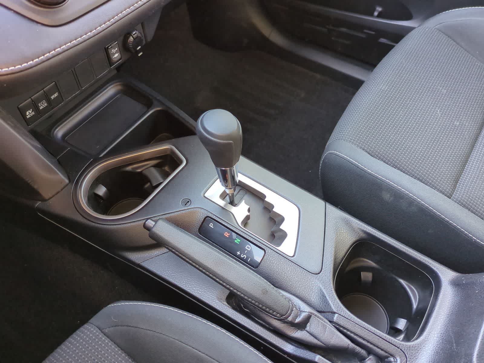 Thumbnail: 2018 Toyota RAV4 - 32