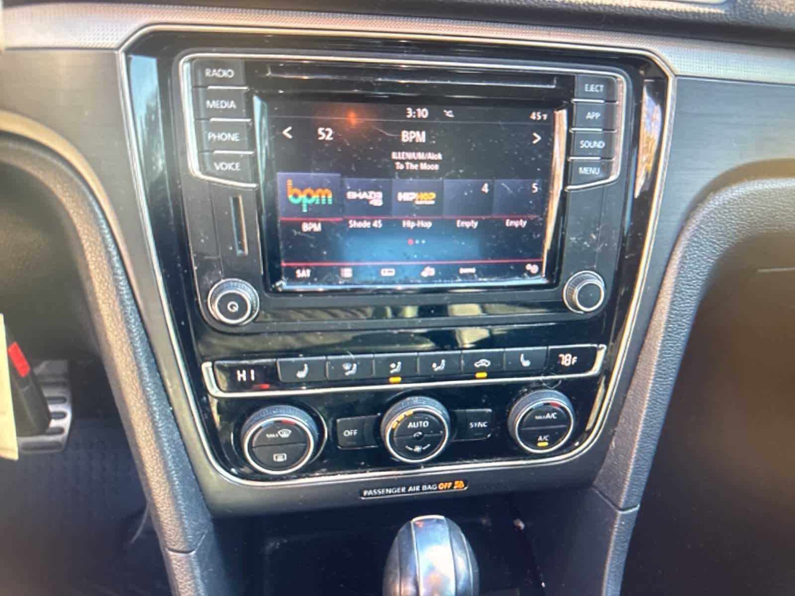 Thumbnail: 2018 Volkswagen Passat - 16