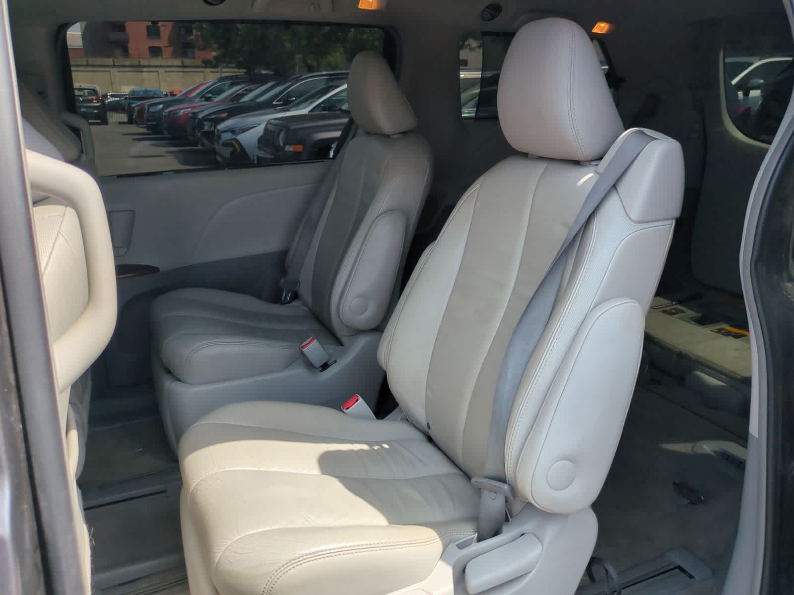 Thumbnail: 2013 Toyota Sienna - 21