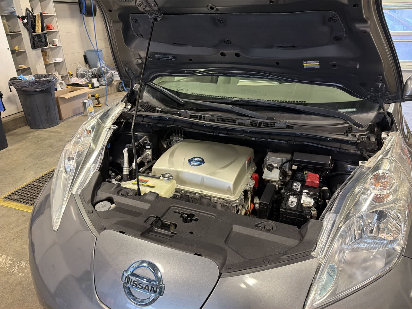 Thumbnail: 2015 Nissan Leaf - 14