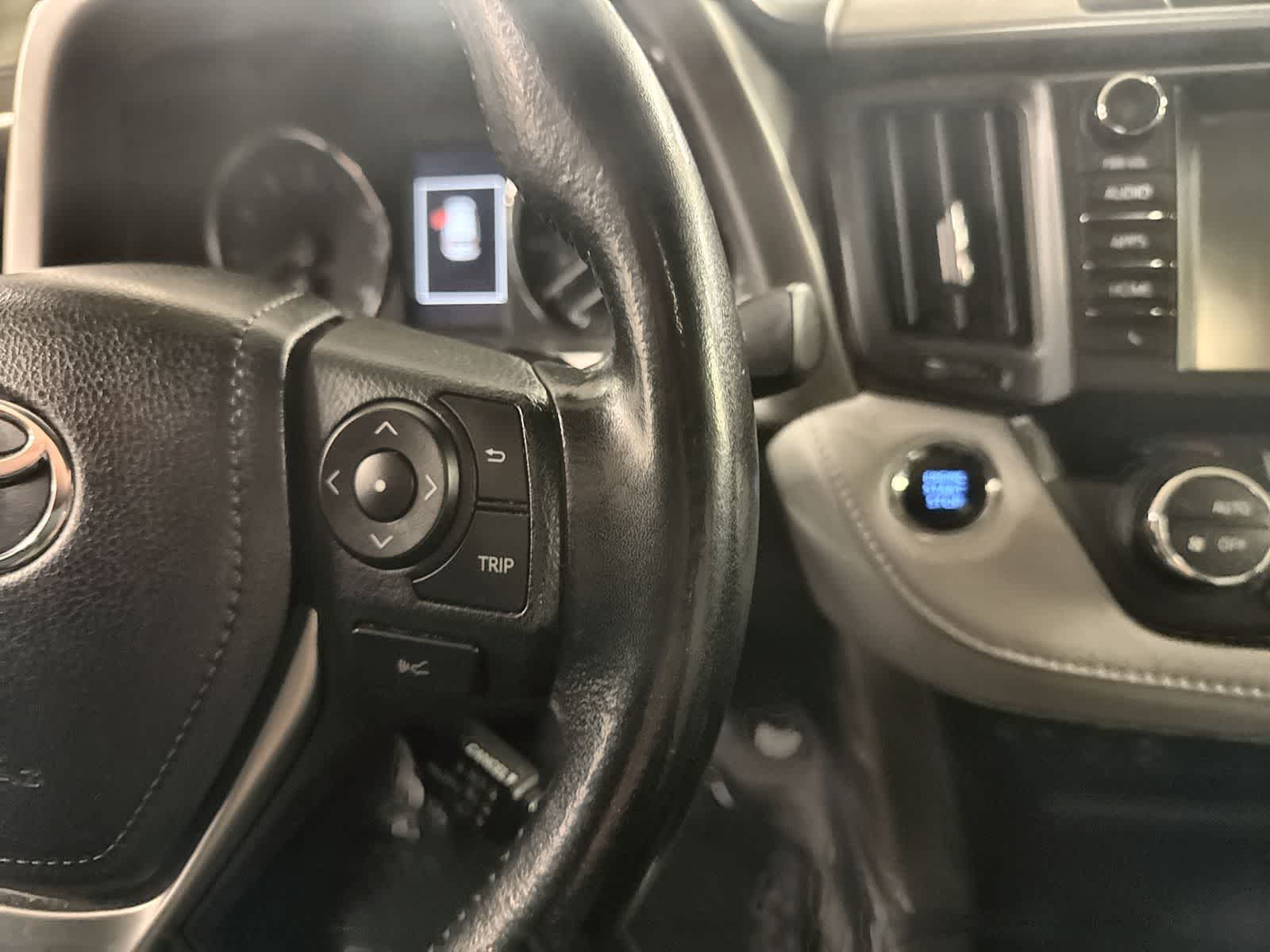 Thumbnail: 2018 Toyota RAV4 - 27