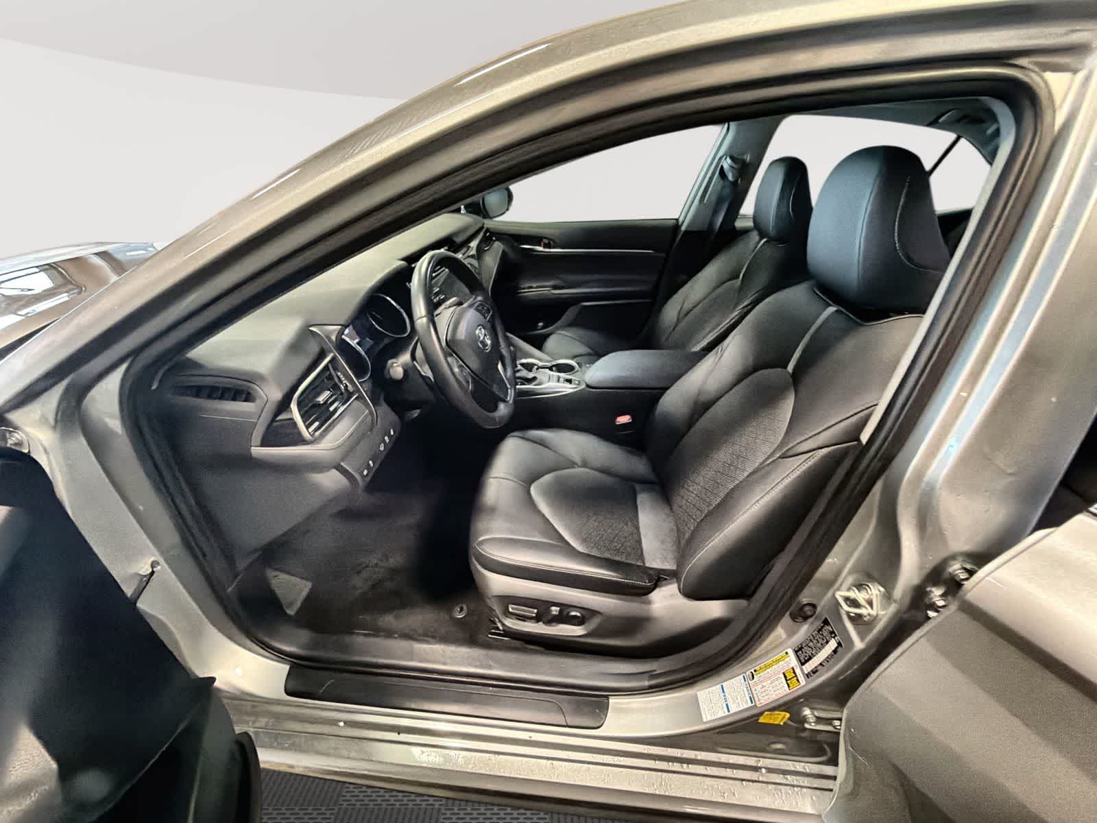 2020 Toyota Camry XSE - Photo 16