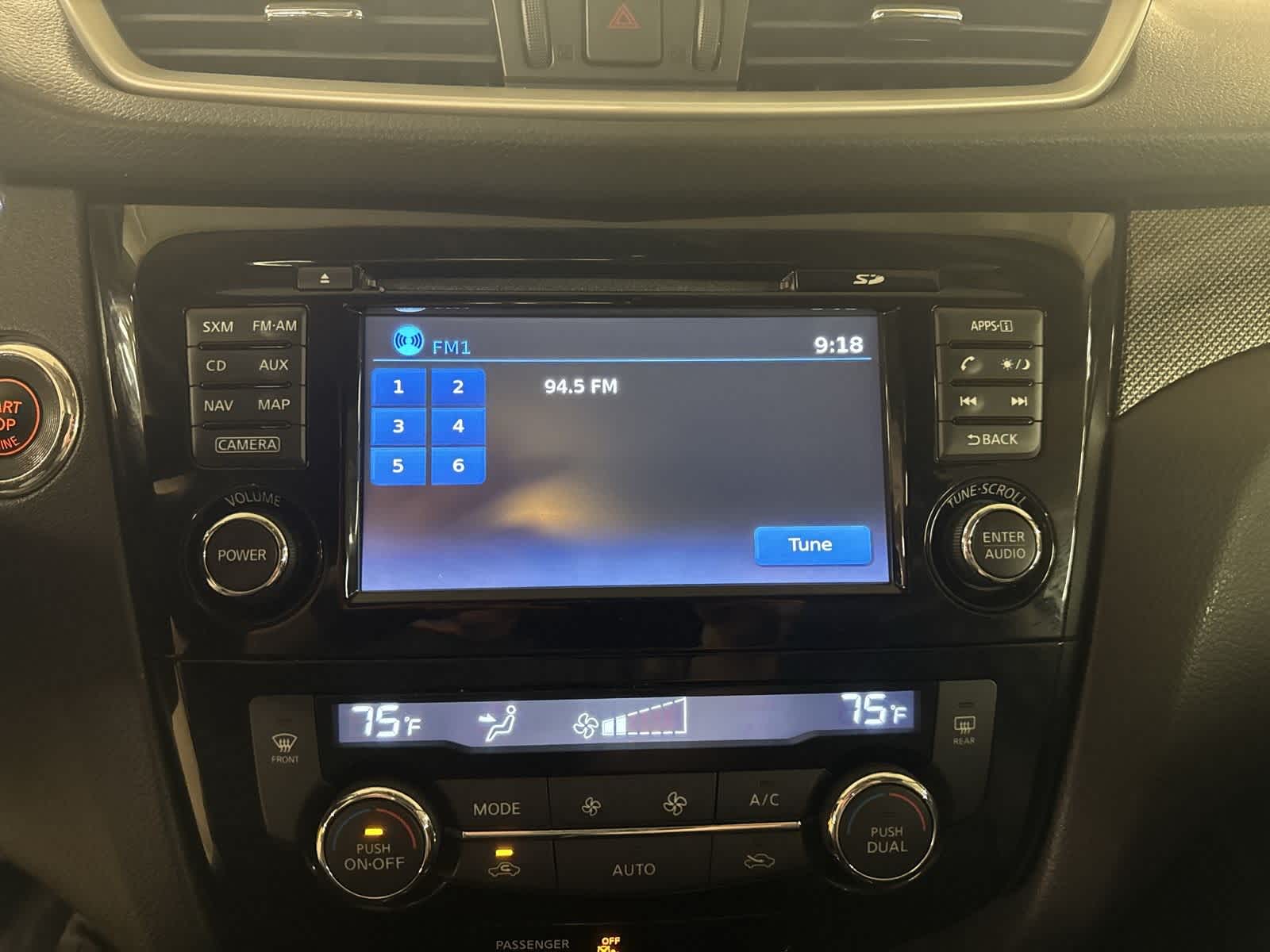 Thumbnail: 2016 Nissan Rogue - 32