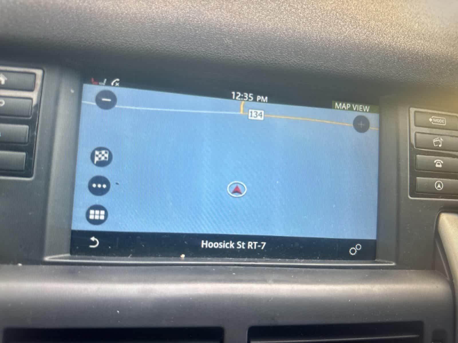 Thumbnail: 2017 Land Rover Discovery Sport - 17