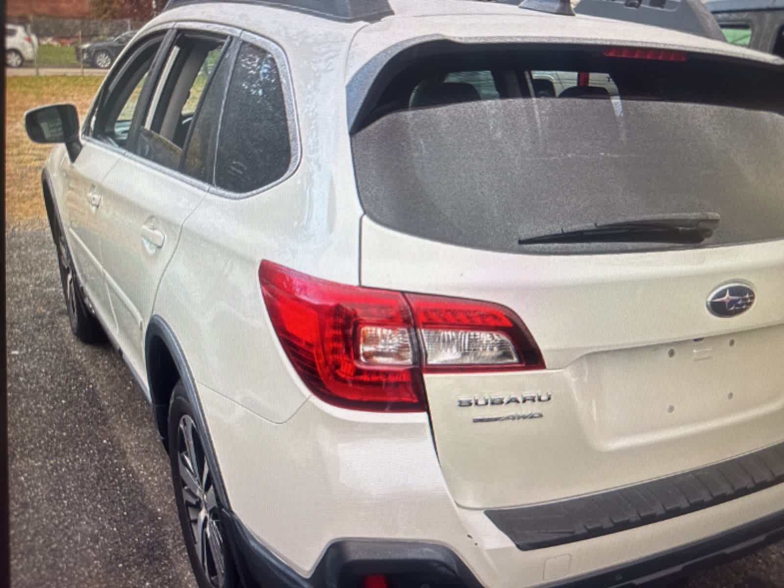 2018 Subaru Outback Limited photo 3