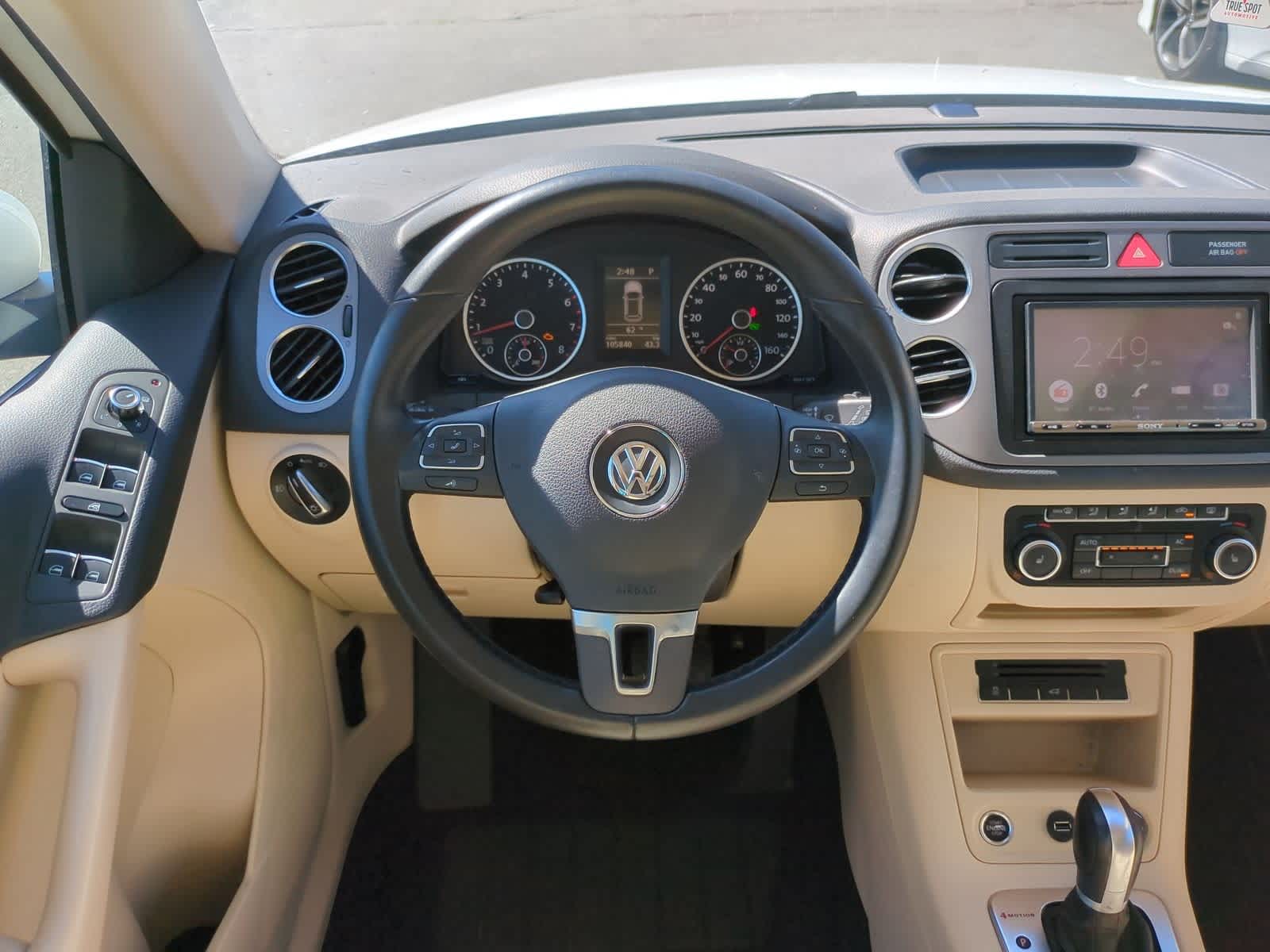 Thumbnail: 2011 Volkswagen Tiguan - 24
