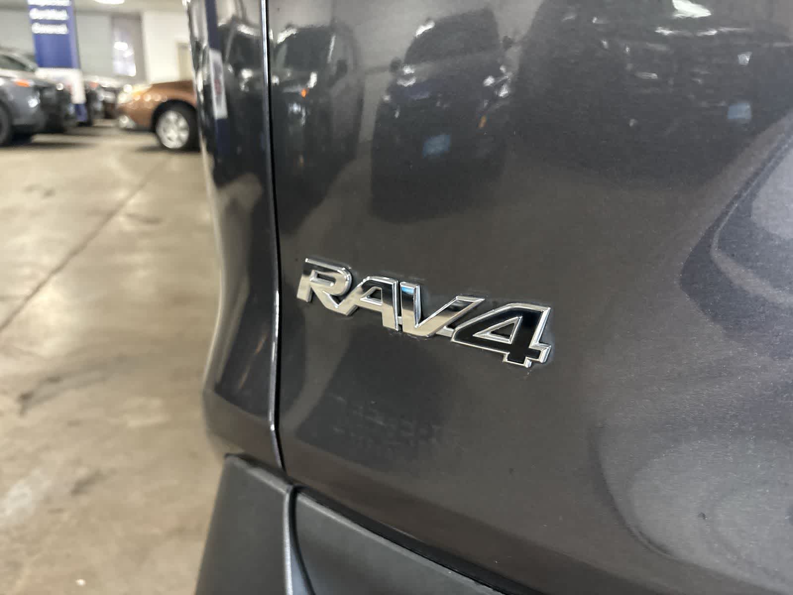 Thumbnail: 2022 Toyota RAV4 - 12