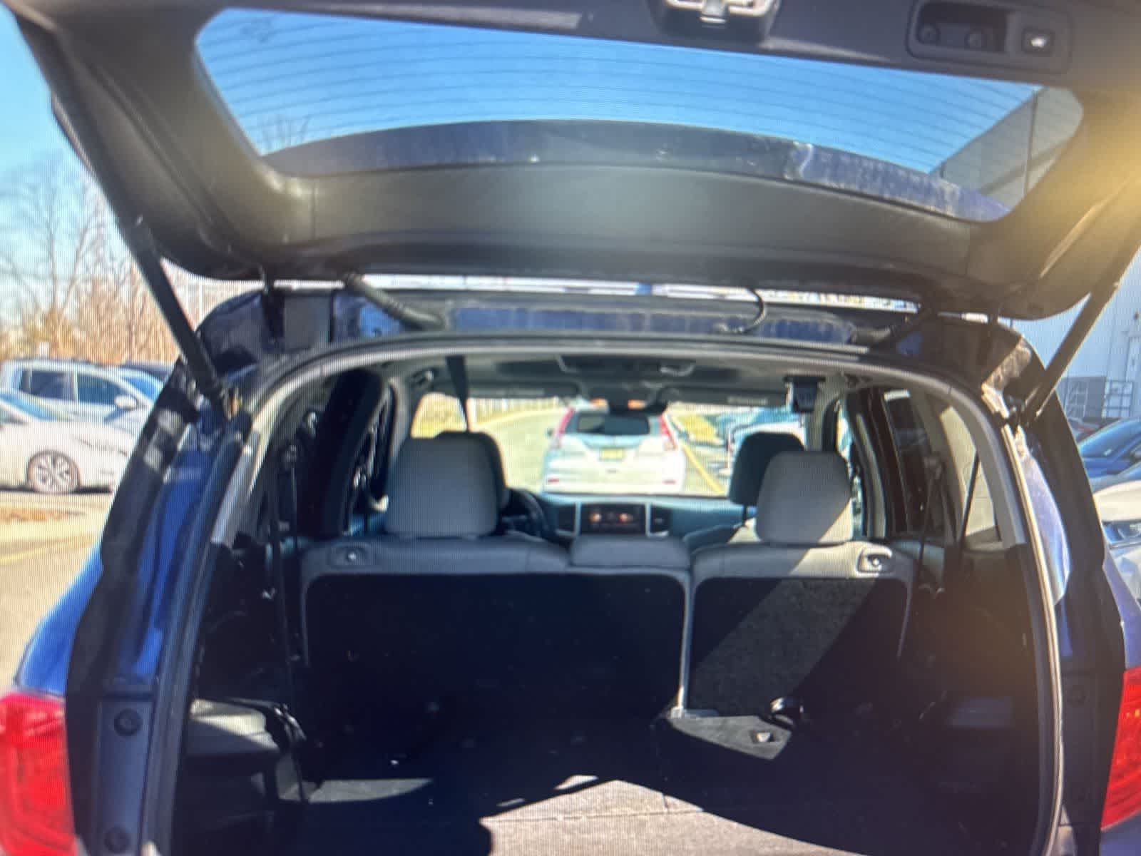 Thumbnail: 2017 Honda Pilot - 25