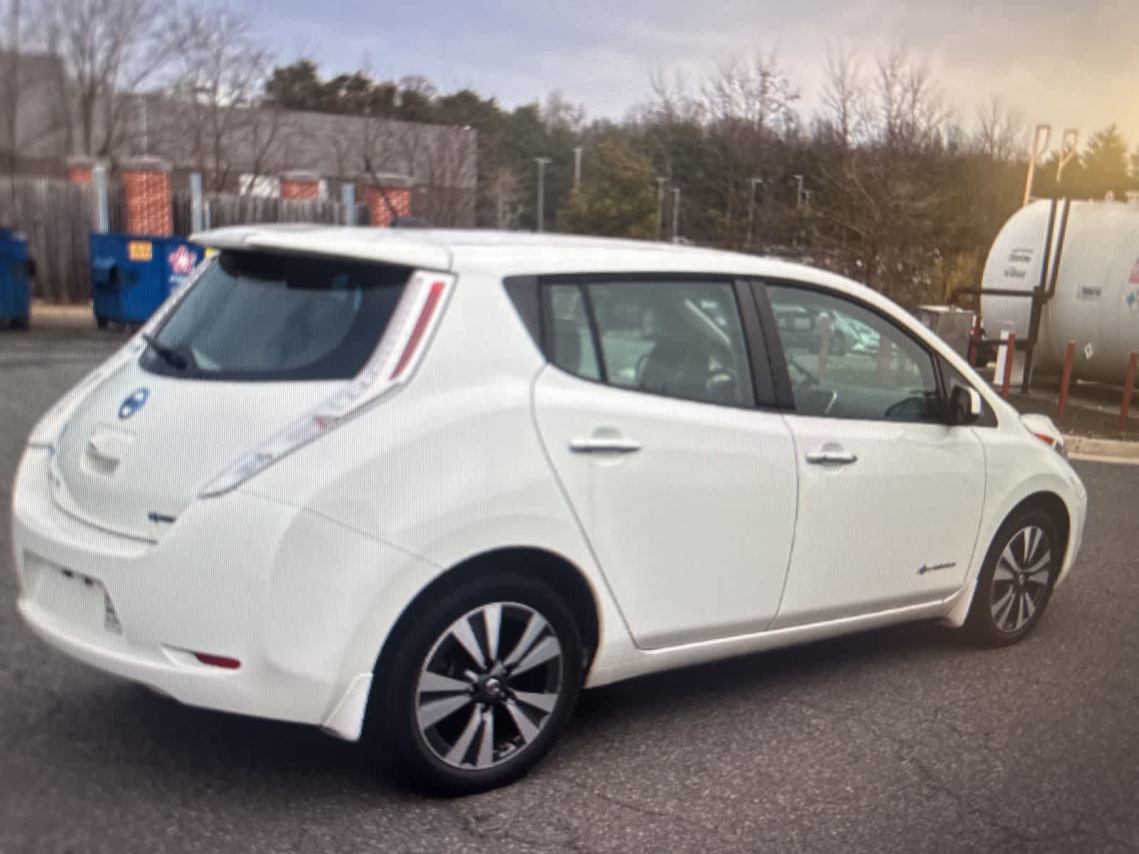Thumbnail: 2016 Nissan Leaf - 5