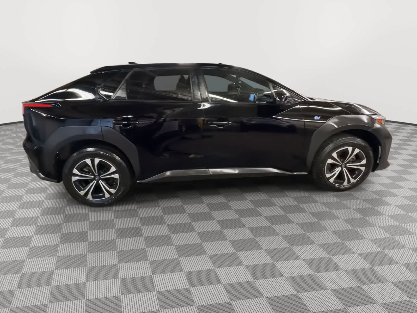 Thumbnail: 2023 Subaru Solterra - 10