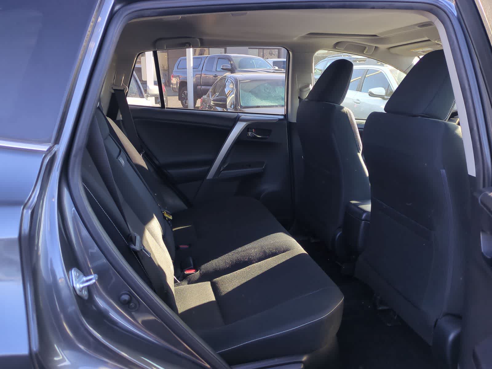 Thumbnail: 2018 Toyota RAV4 - 21