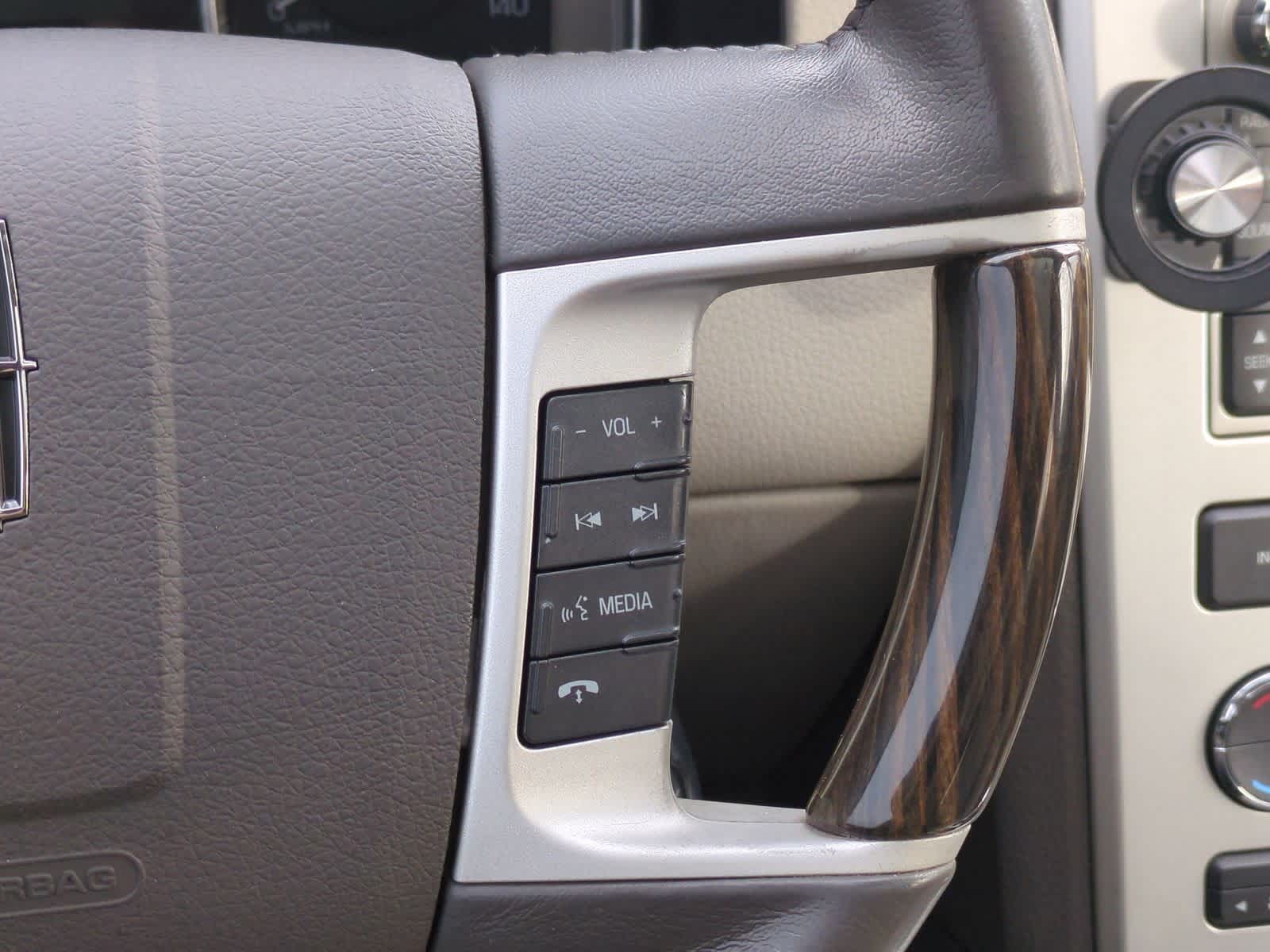 Thumbnail: 2010 Lincoln MKX - 26