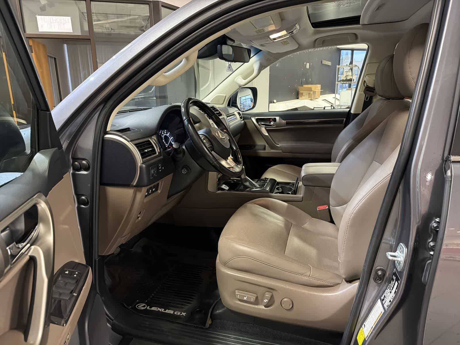 Thumbnail: 2020 Lexus GX - 10