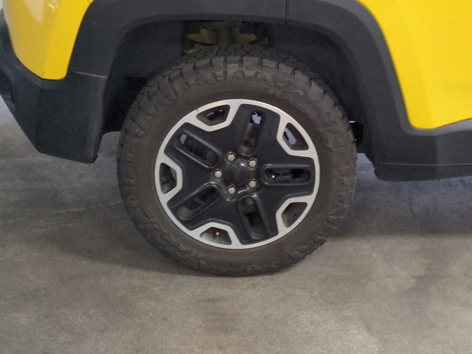 Thumbnail: 2017 Jeep Renegade - 14