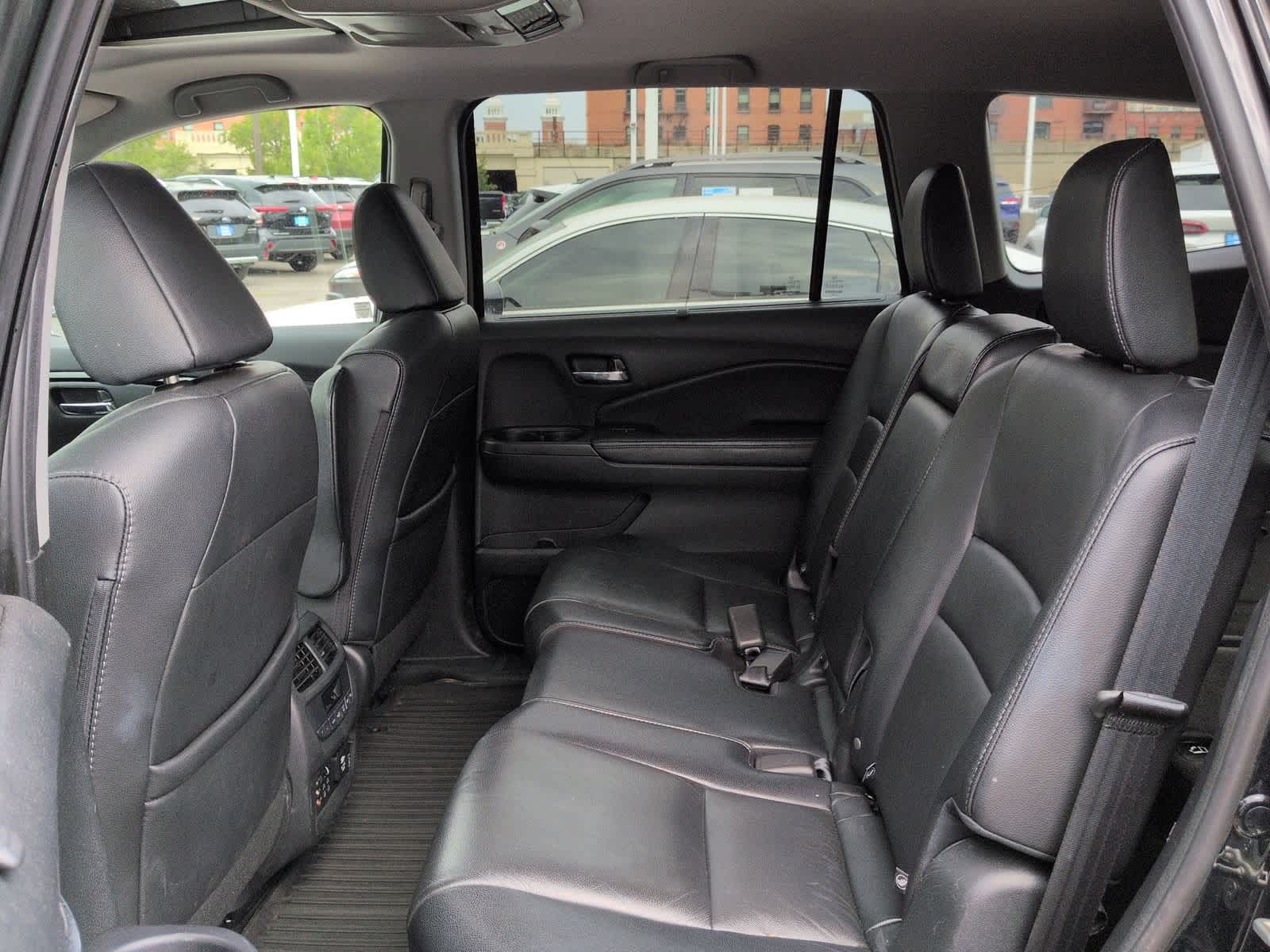 Thumbnail: 2017 Honda Pilot - 21