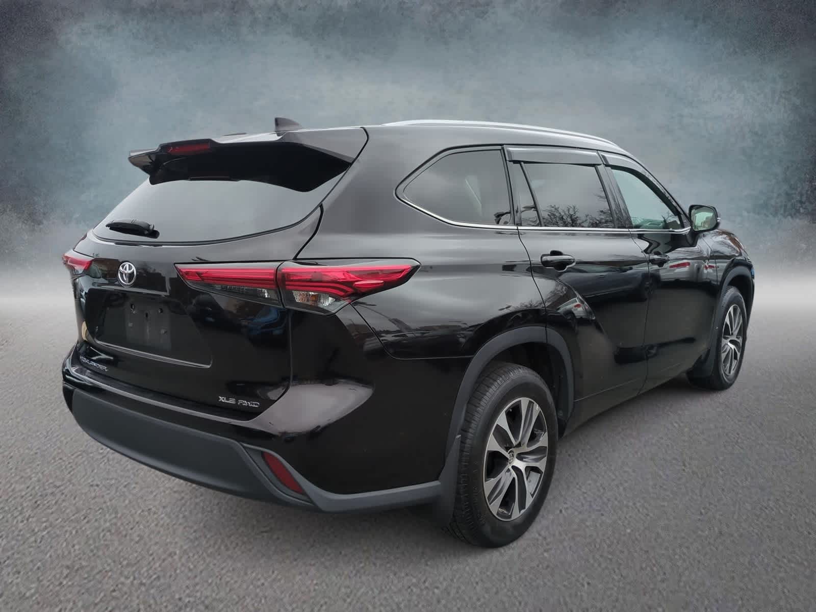 Thumbnail: 2022 Toyota Highlander - 8