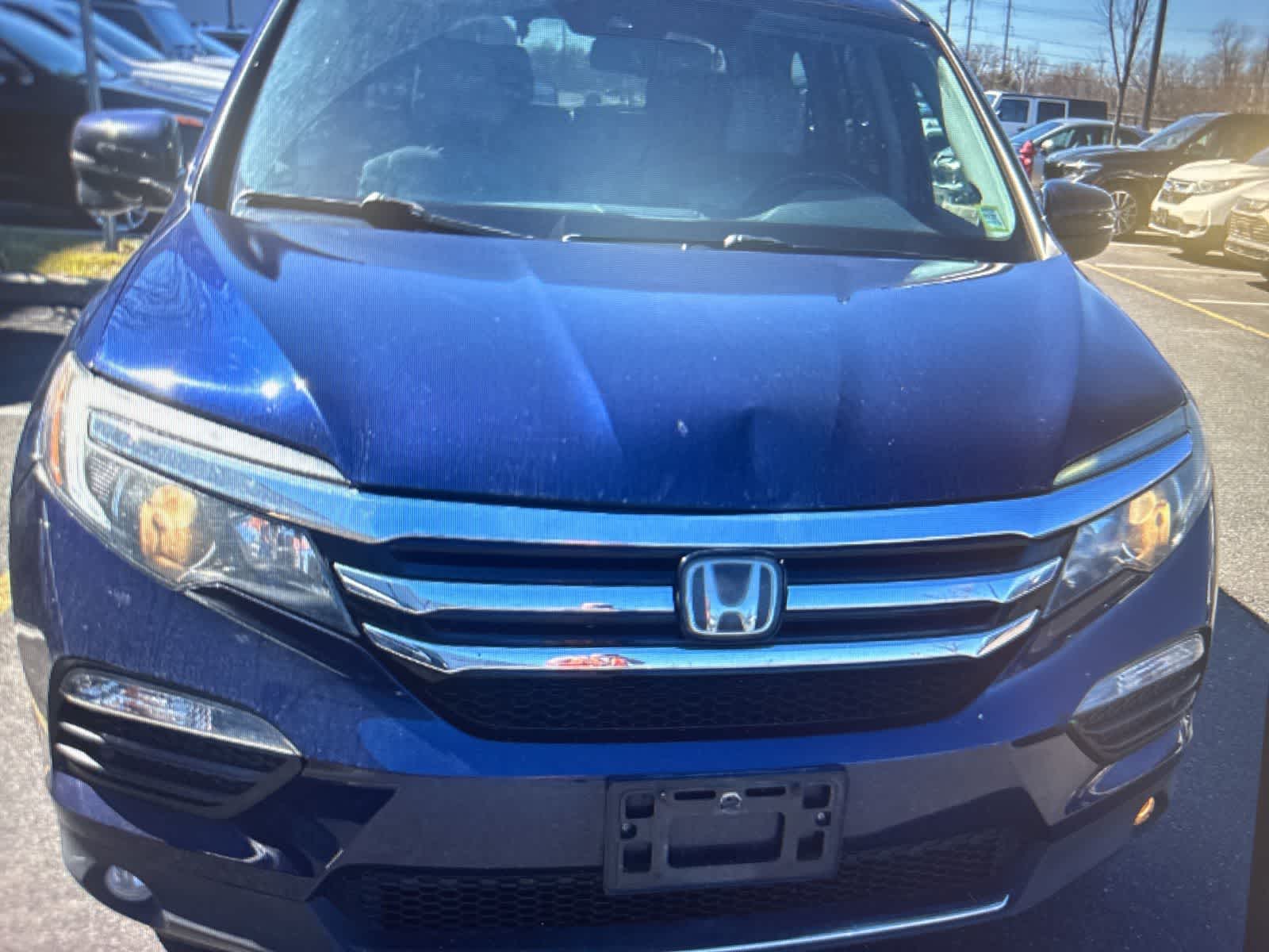 Thumbnail: 2017 Honda Pilot - 8