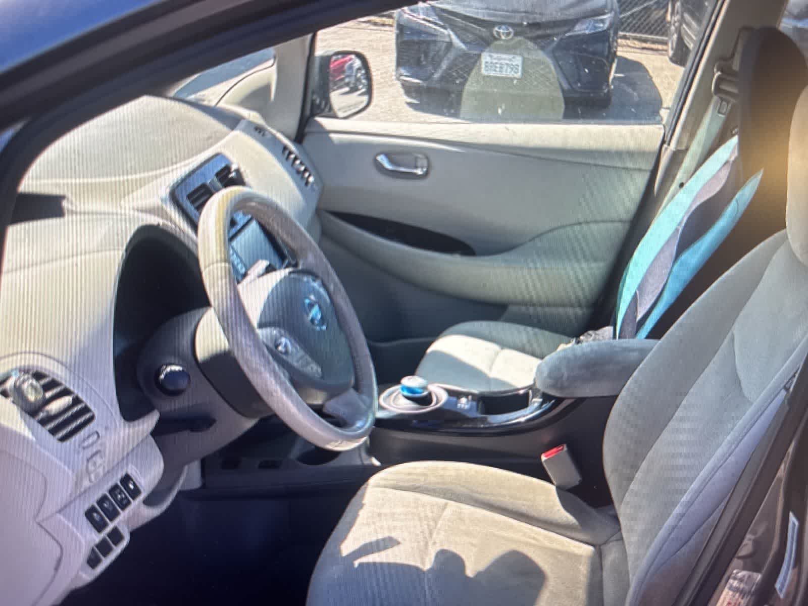 Thumbnail: 2015 Nissan Leaf - 10