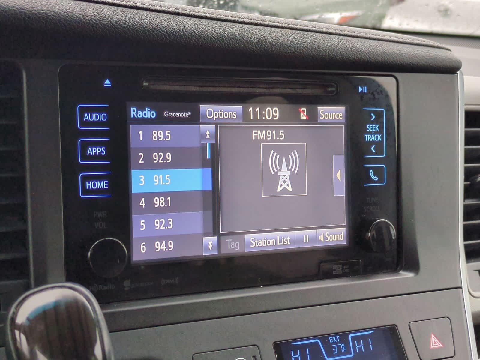 Thumbnail: 2017 Toyota Sienna - 31