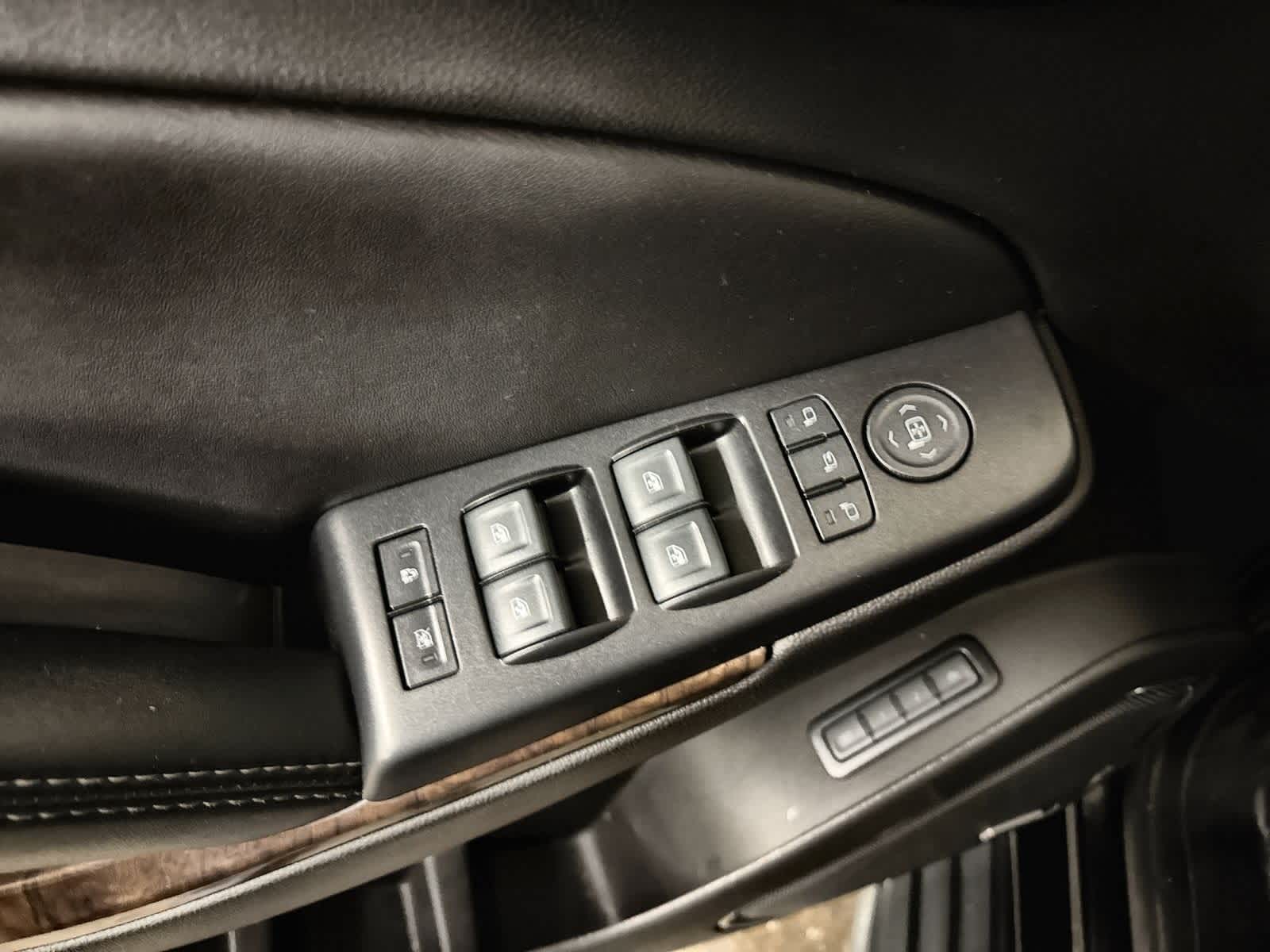 Thumbnail: 2018 Chevrolet Tahoe - 15