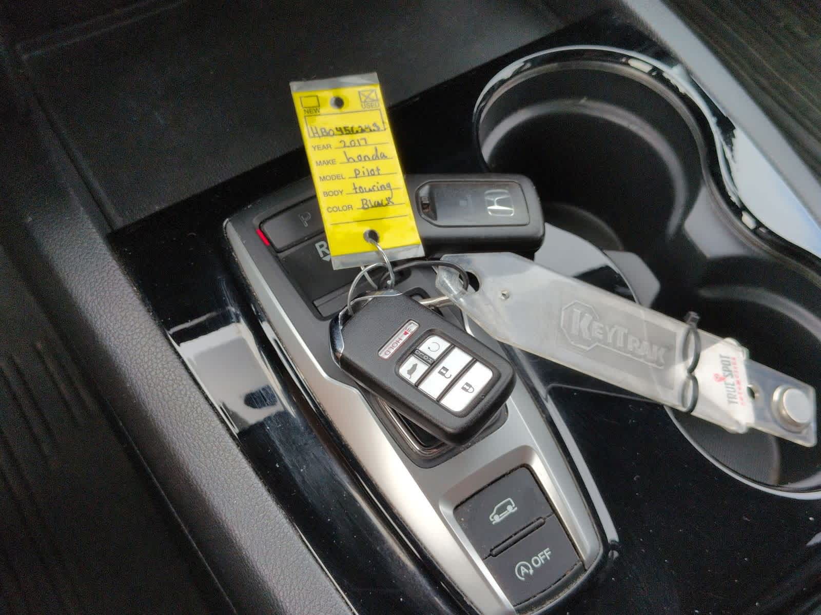 Thumbnail: 2017 Honda Pilot - 36