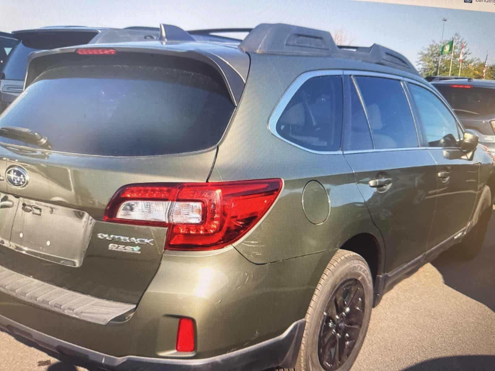 2017 Subaru Outback Premium photo 2