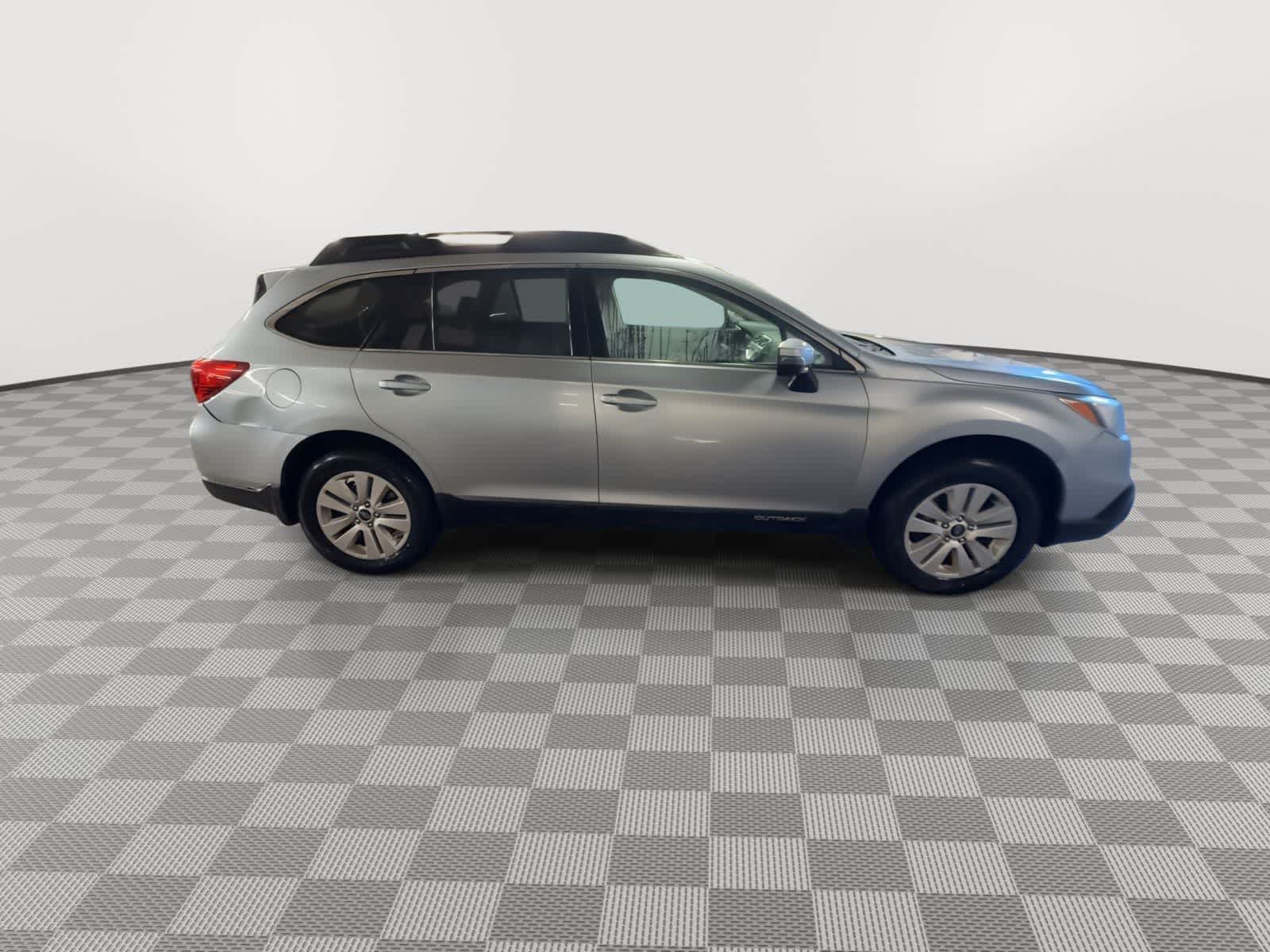 Thumbnail: 2016 Subaru Outback - 9