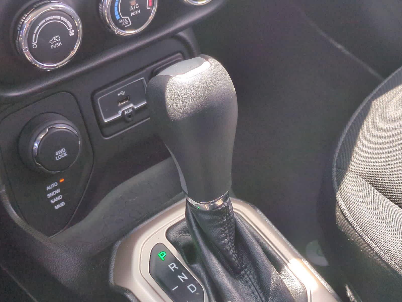 Thumbnail: 2016 Jeep Renegade - 30