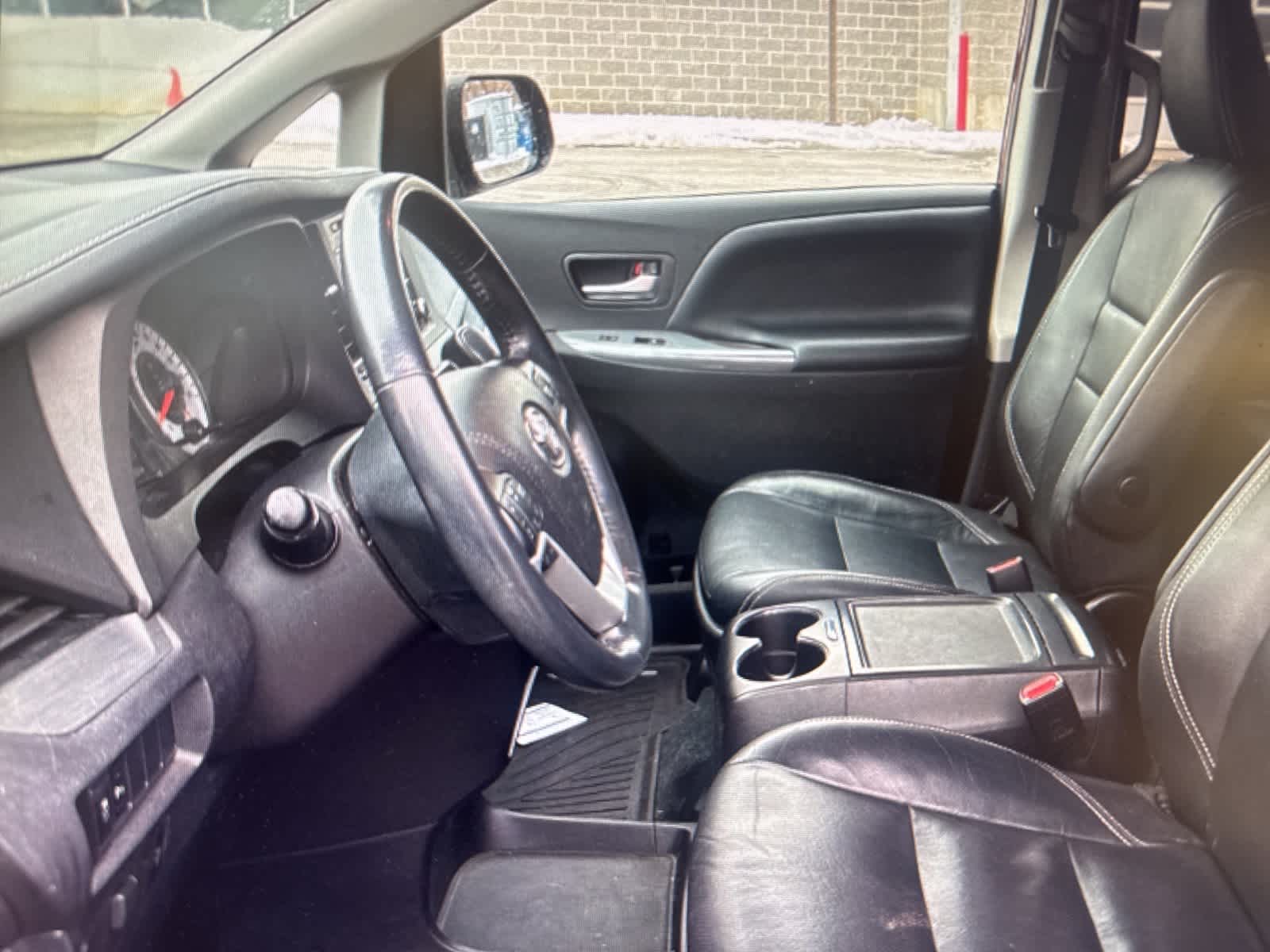 Thumbnail: 2019 Toyota Sienna - 11