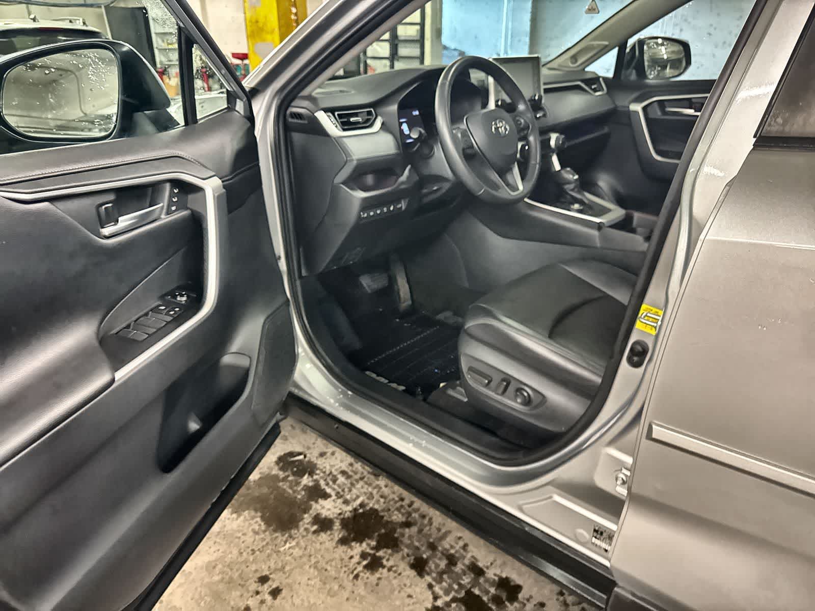 Thumbnail: 2019 Toyota RAV4 - 10