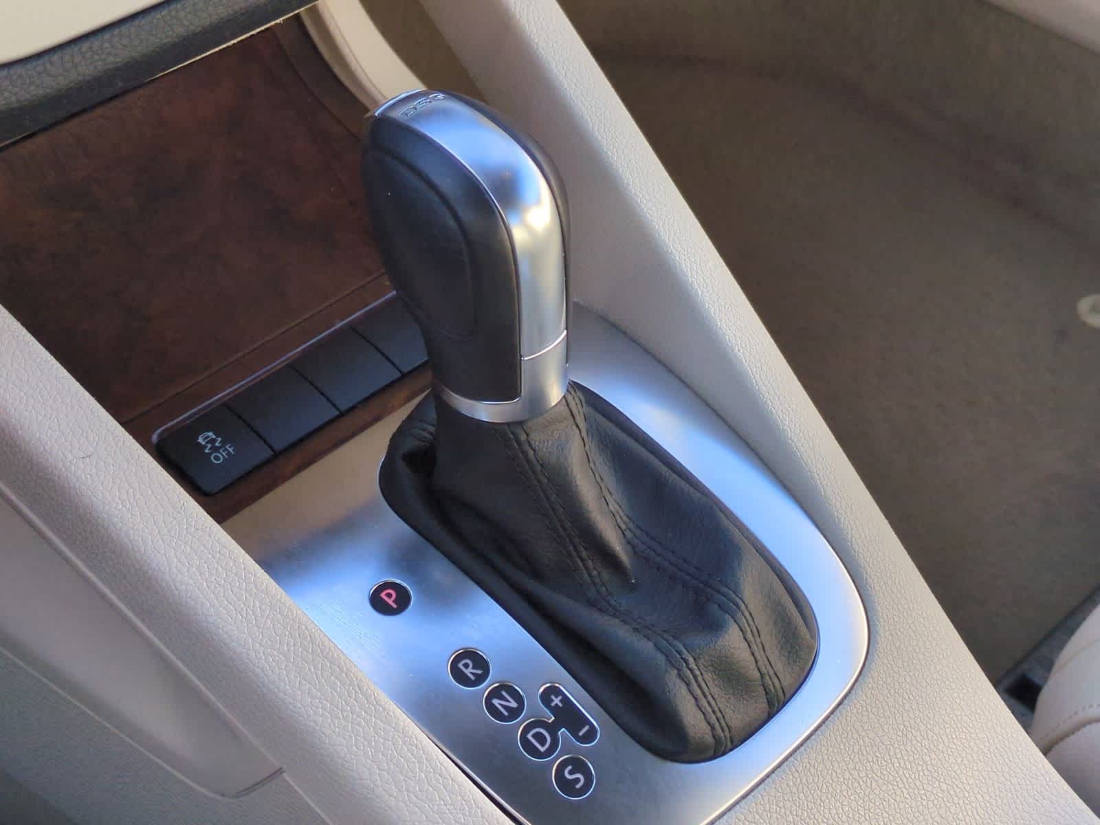 Thumbnail: 2012 Volkswagen Eos - 32