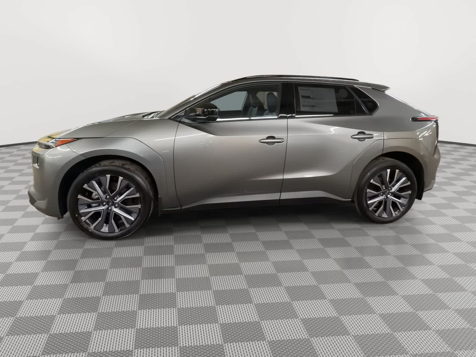 Thumbnail: 2026 Subaru Solterra - 5