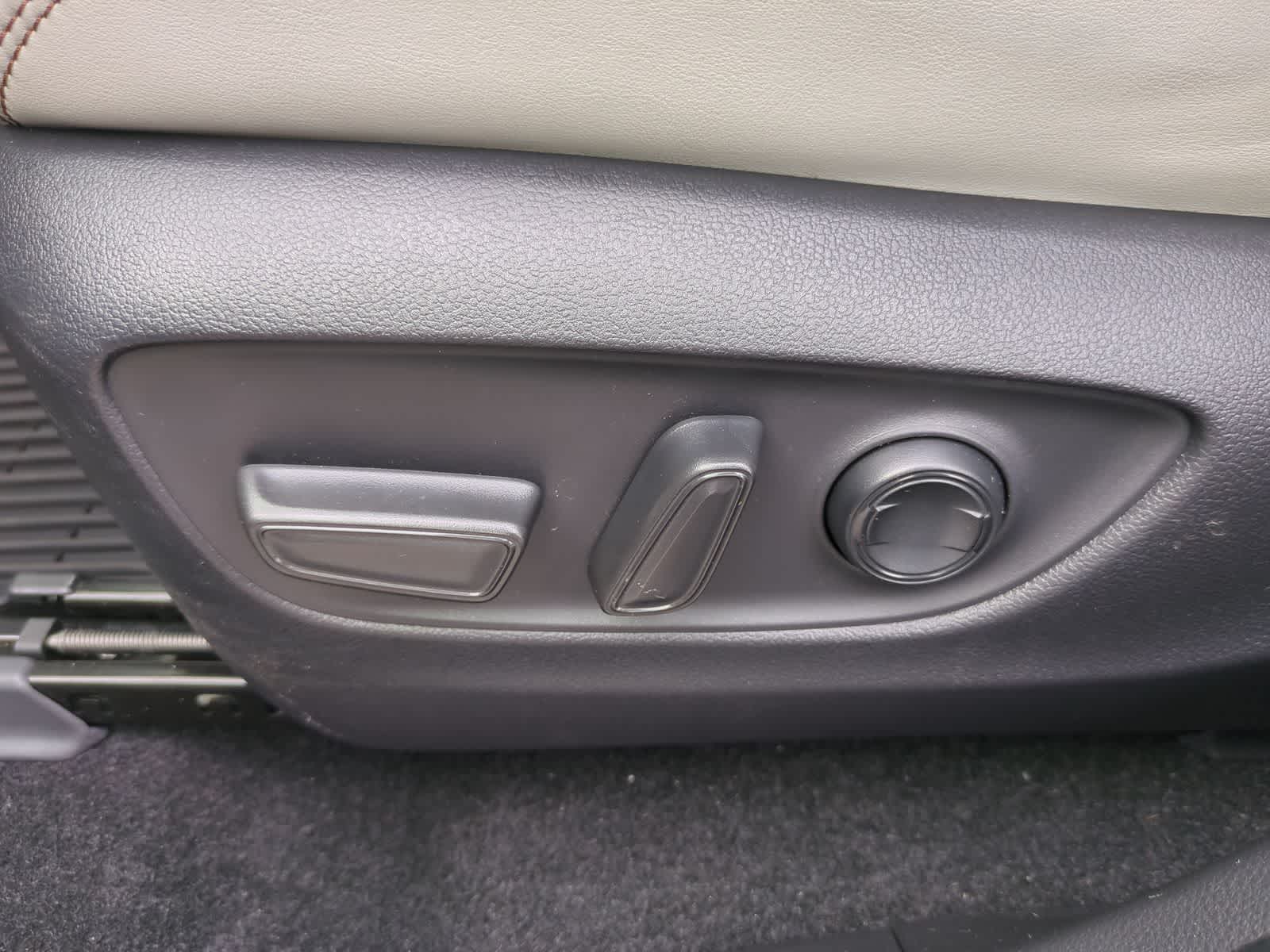 Thumbnail: 2022 Toyota RAV4 - 18