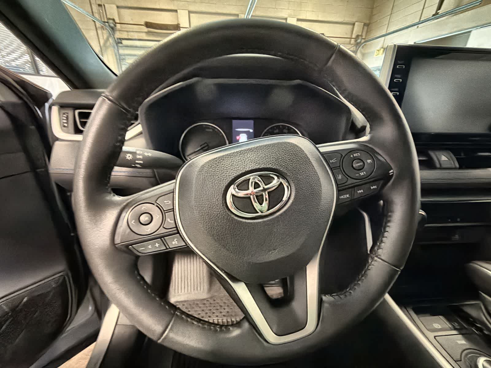 Thumbnail: 2022 Toyota RAV4 - 24