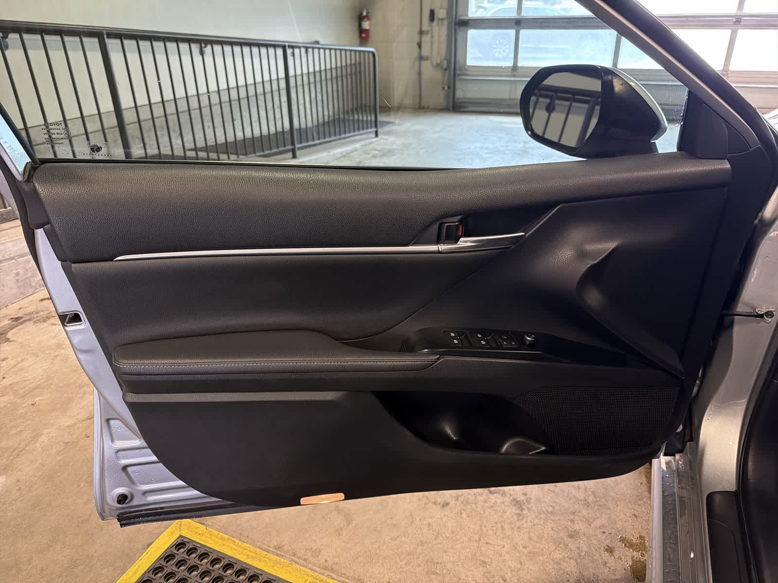 2020 Toyota Camry XSE - Photo 10
