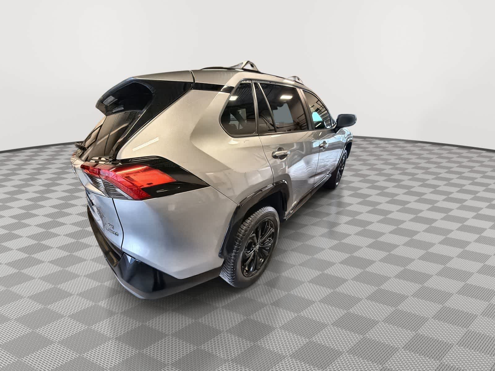 Thumbnail: 2022 Toyota RAV4 - 8