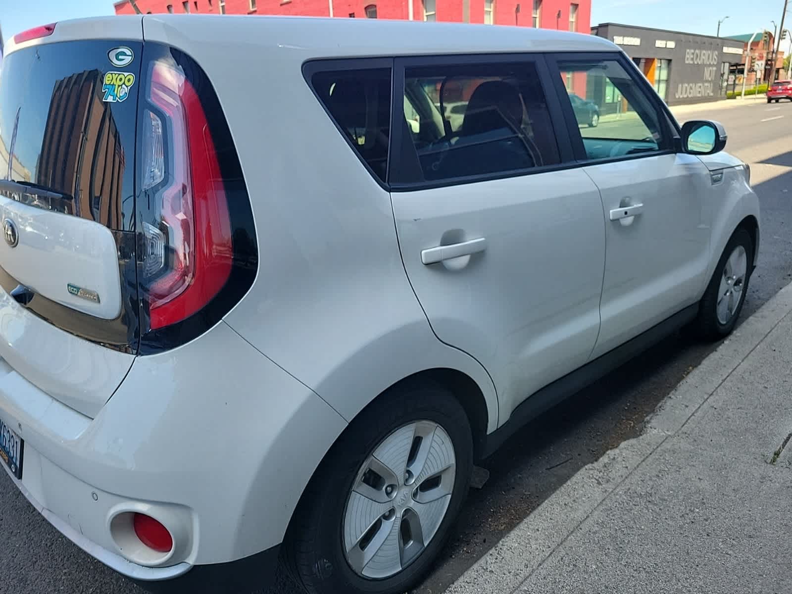 Thumbnail: 2016 Kia Soul EV - 3