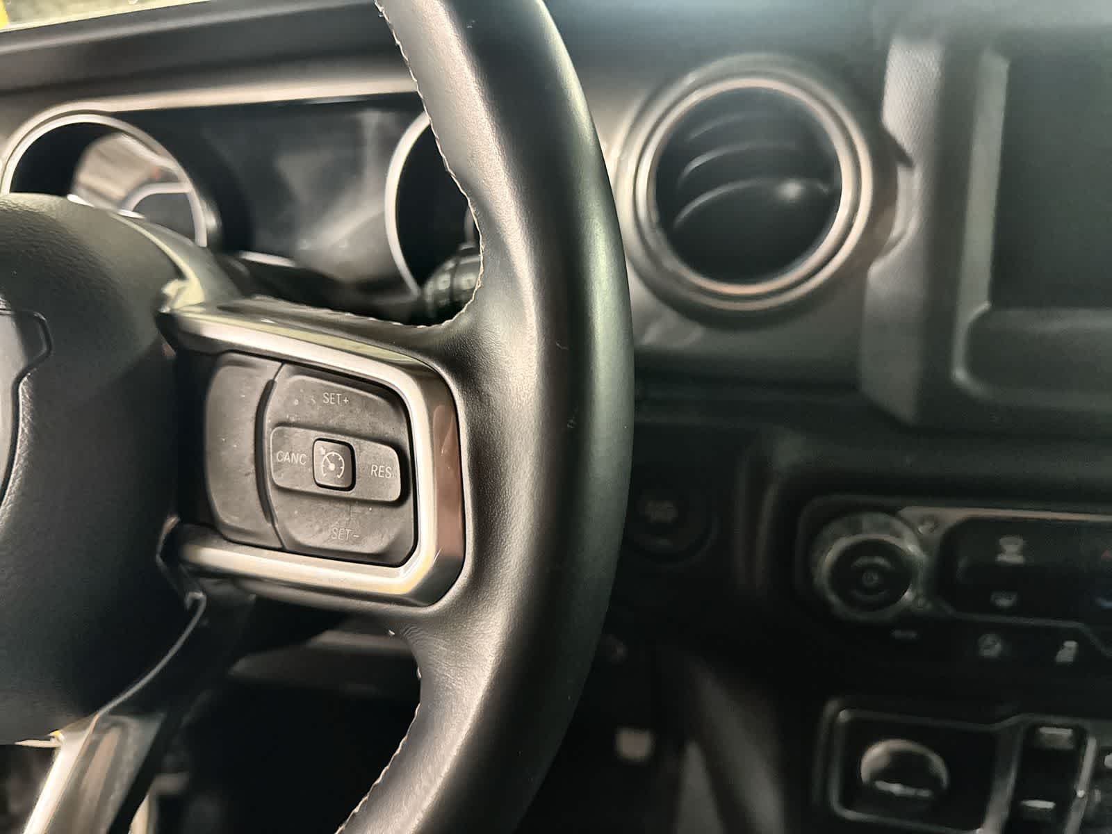 Thumbnail: 2018 Jeep Wrangler - 24