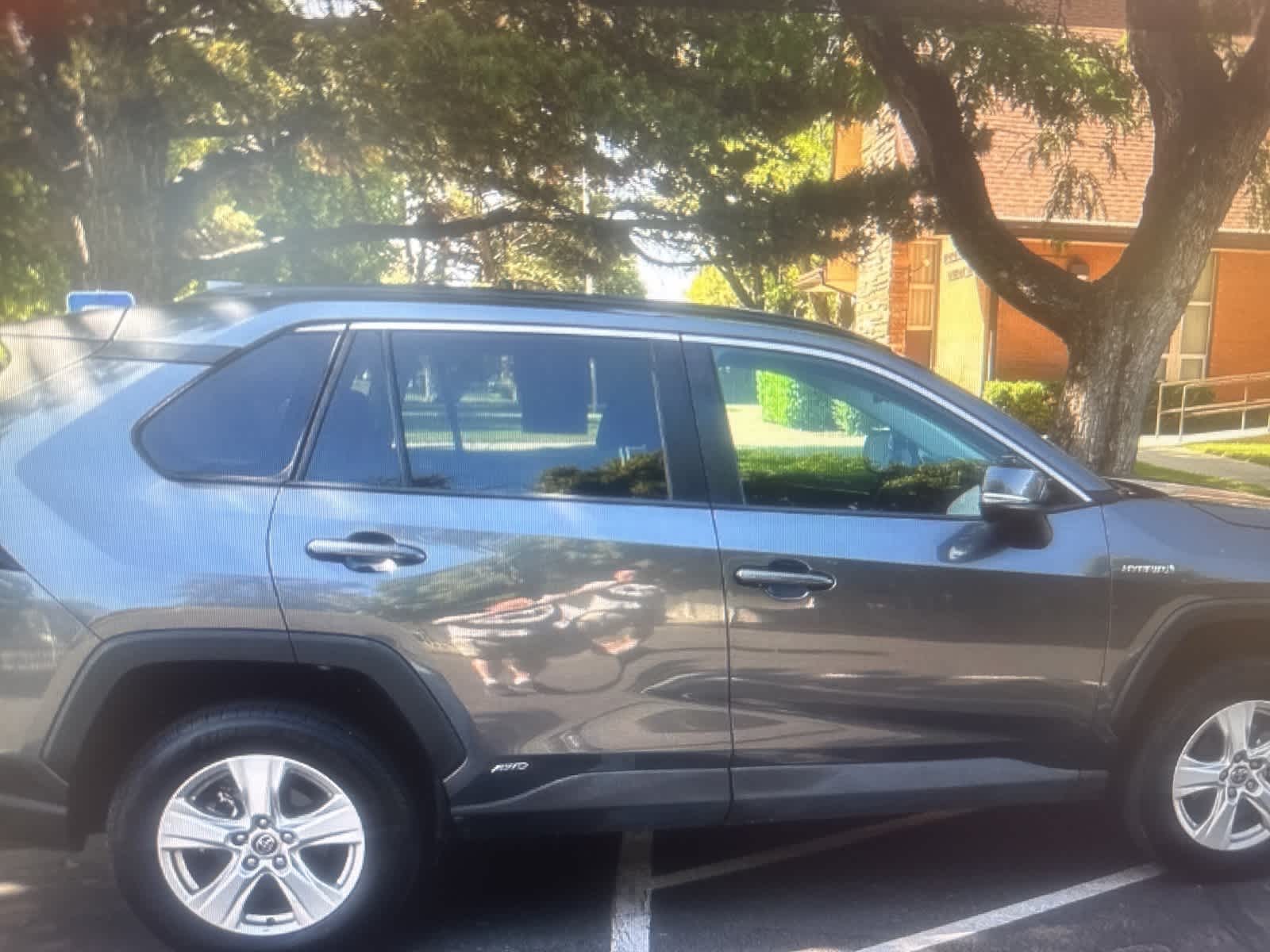 Thumbnail: 2021 Toyota RAV4 - 6