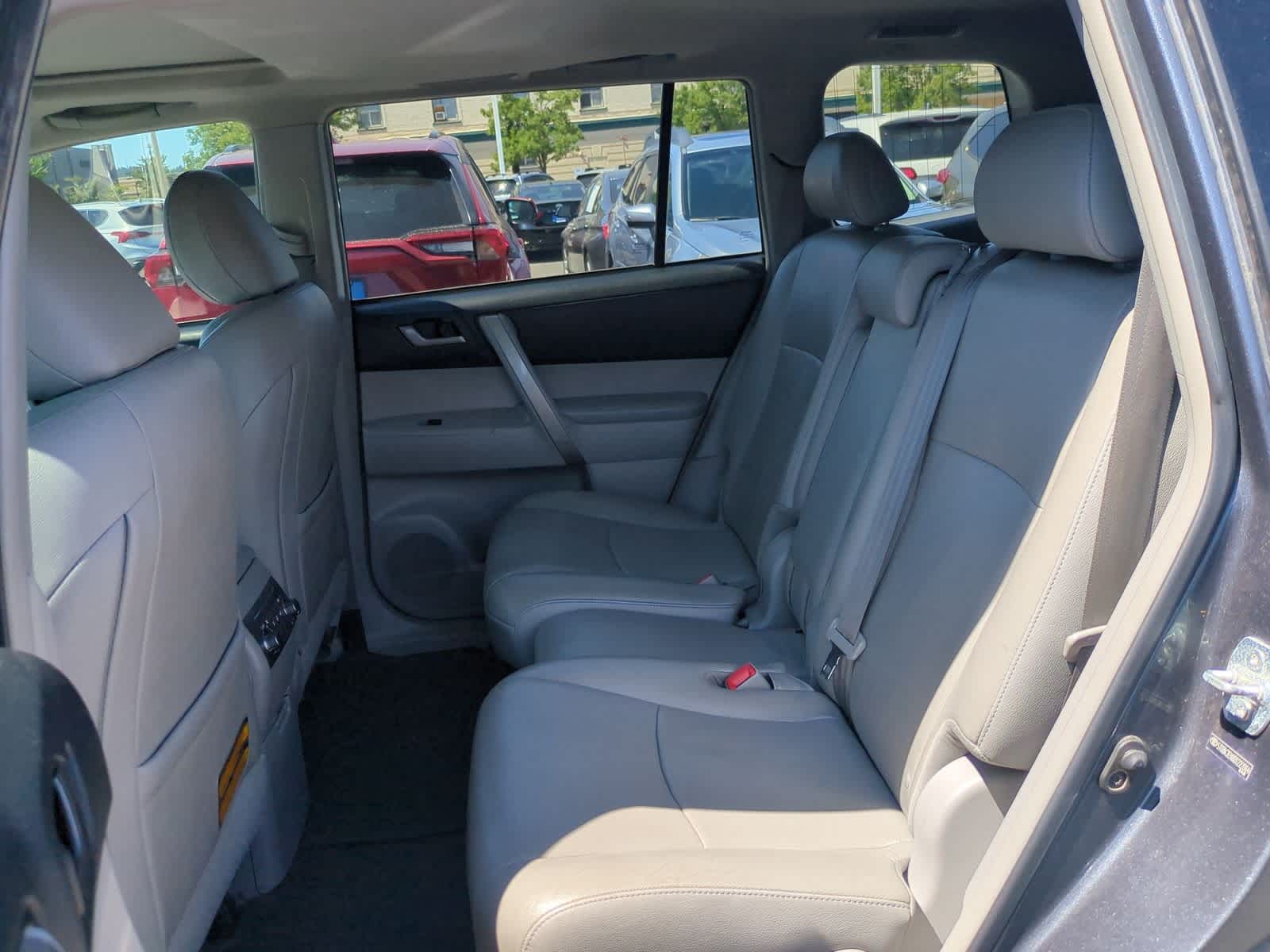 Thumbnail: 2013 Toyota Highlander - 21