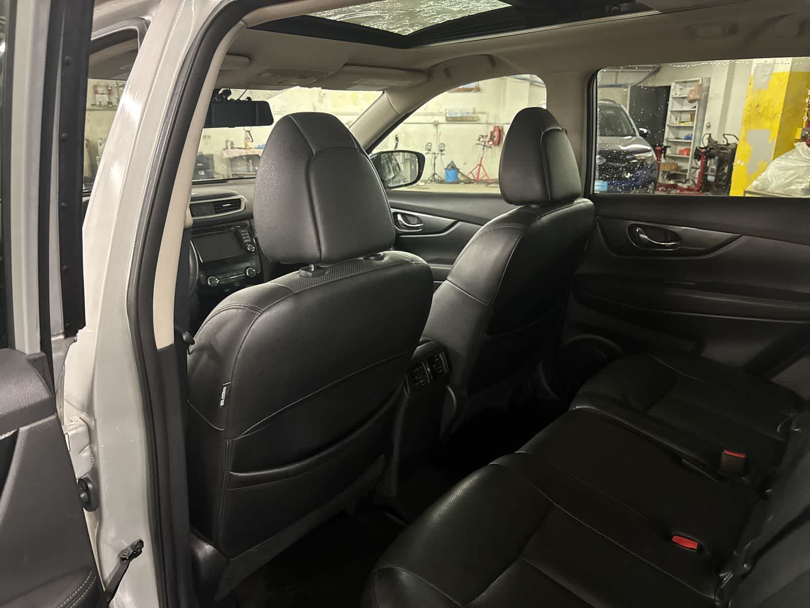 Thumbnail: 2016 Nissan Rogue - 16