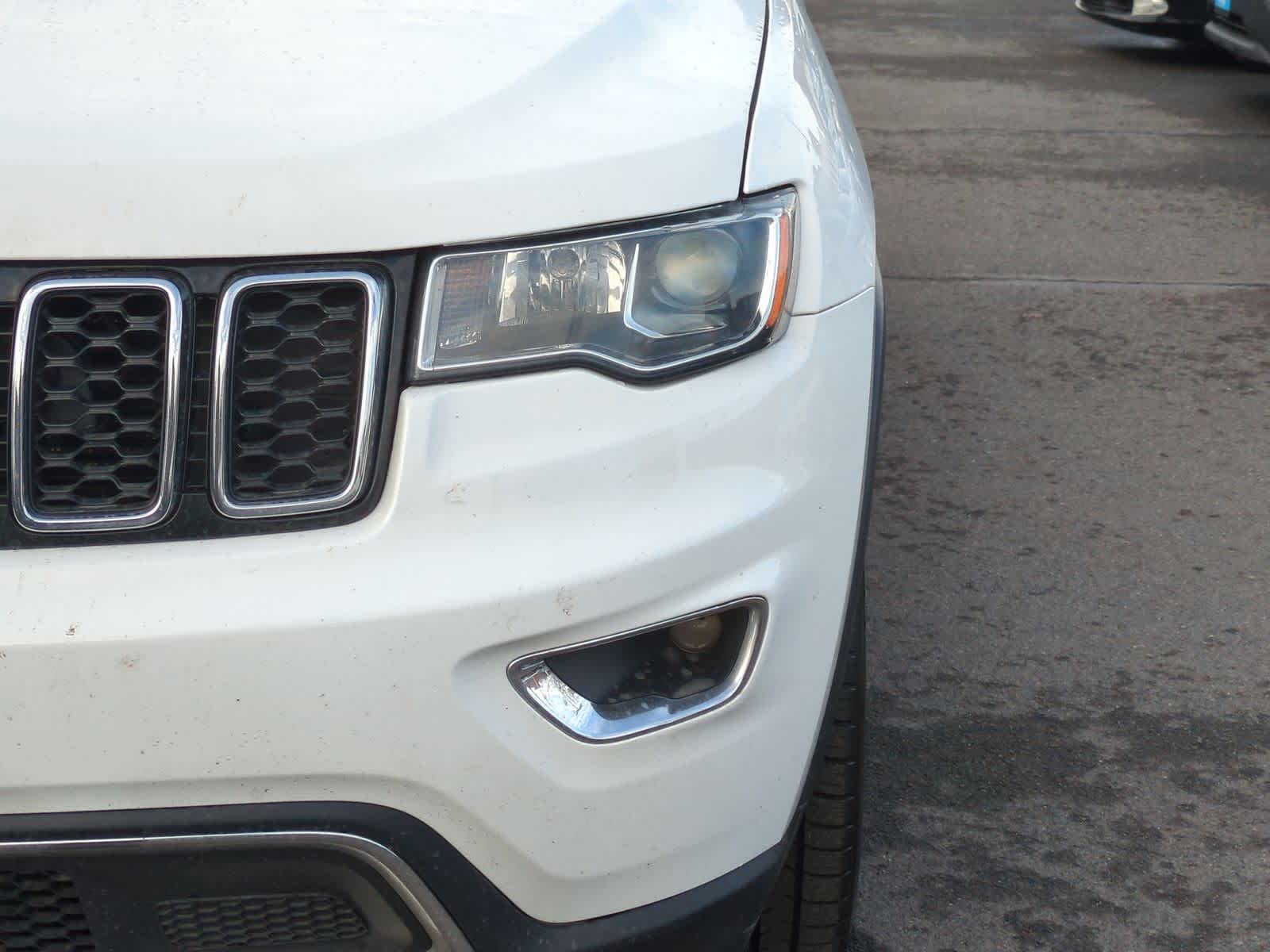 Thumbnail: 2018 Jeep Grand Cherokee - 11