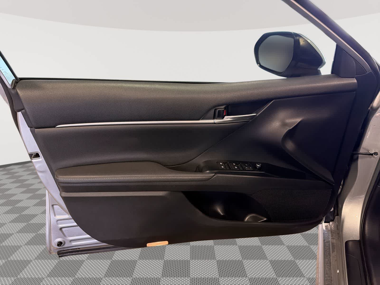 2020 Toyota Camry XSE - Photo 10