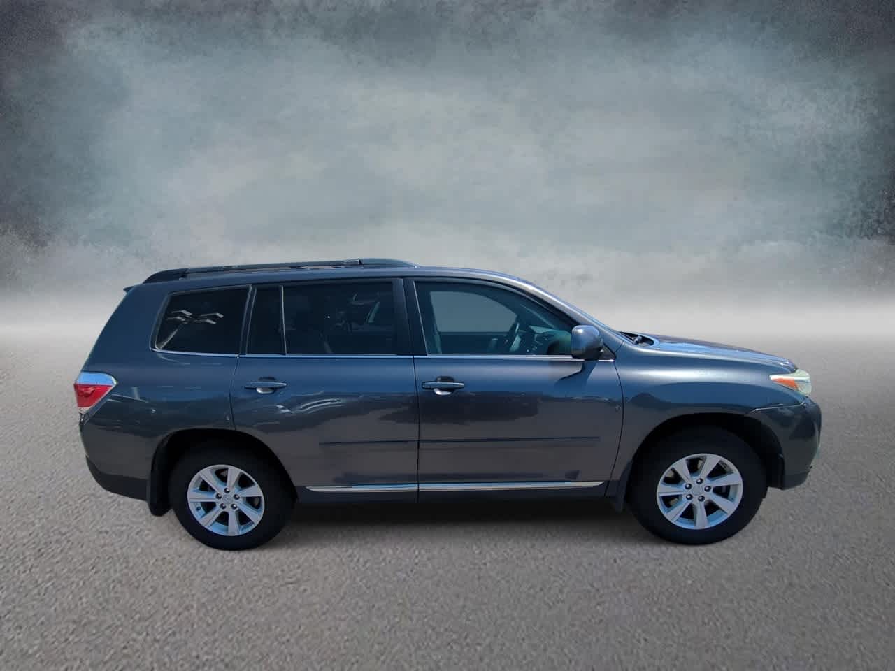 Thumbnail: 2013 Toyota Highlander - 9