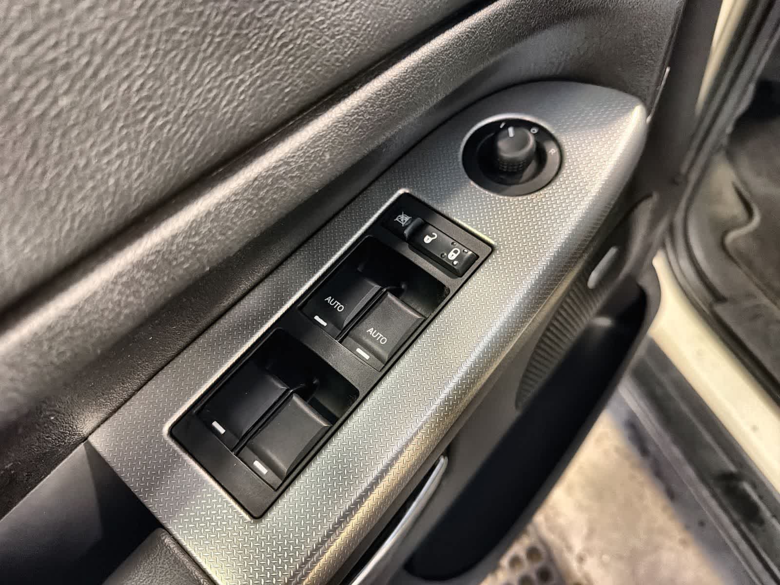 Thumbnail: 2010 Jeep Grand Cherokee - 17