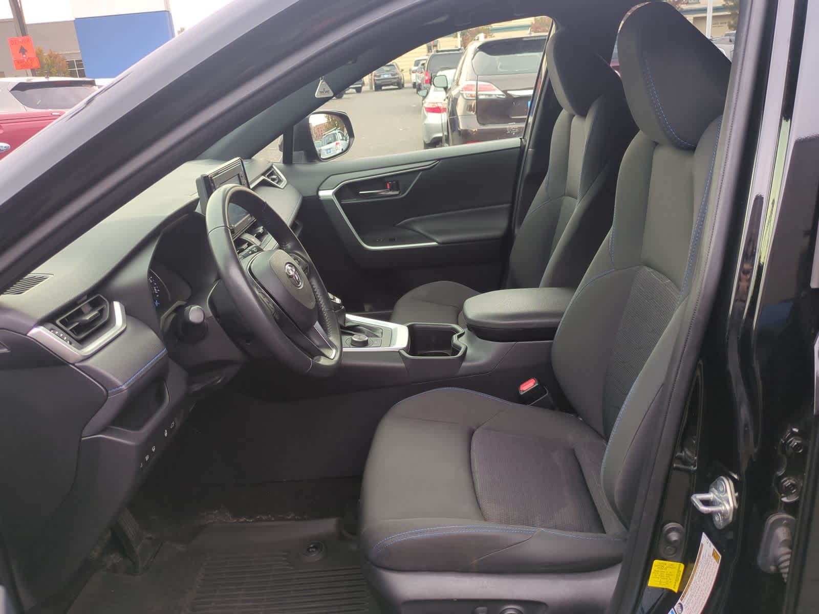 Thumbnail: 2022 Toyota RAV4 - 17