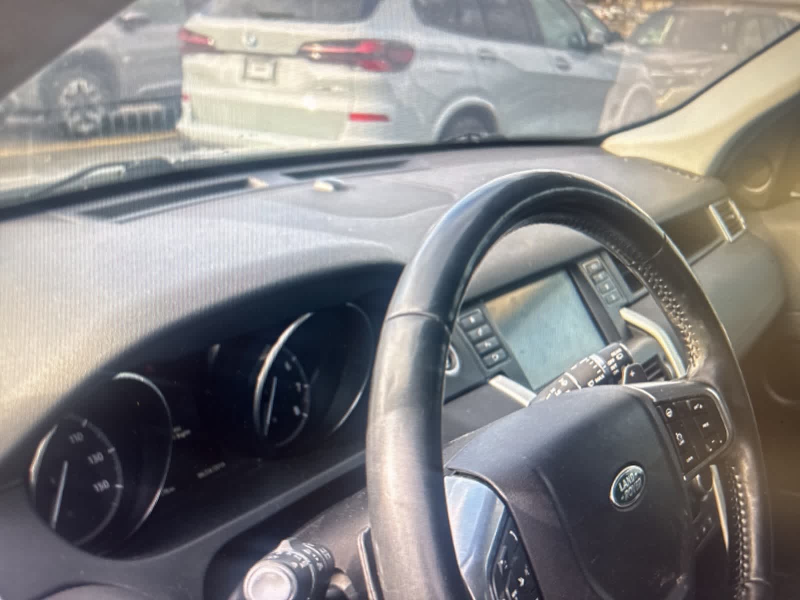 Thumbnail: 2017 Land Rover Discovery Sport - 15